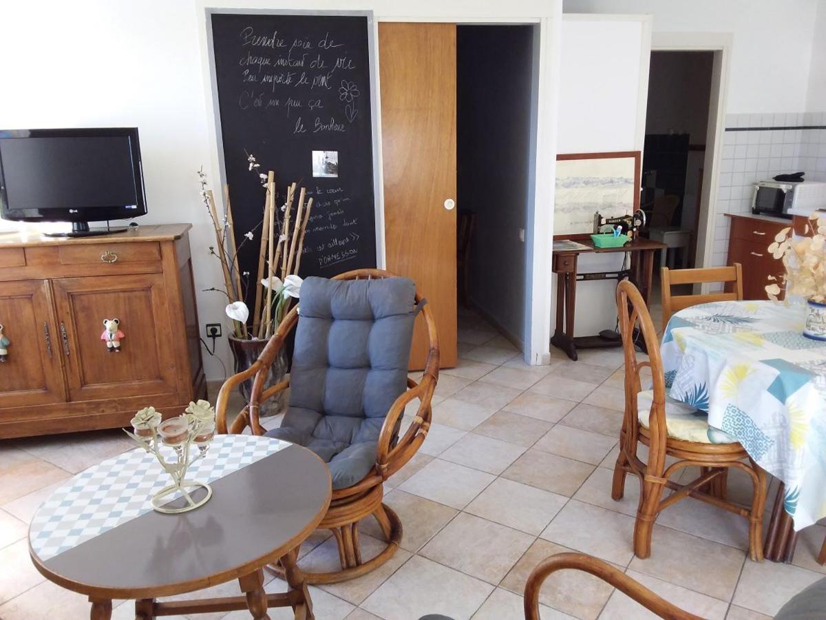 Le Gite Du Poire Molère Kültér fotó